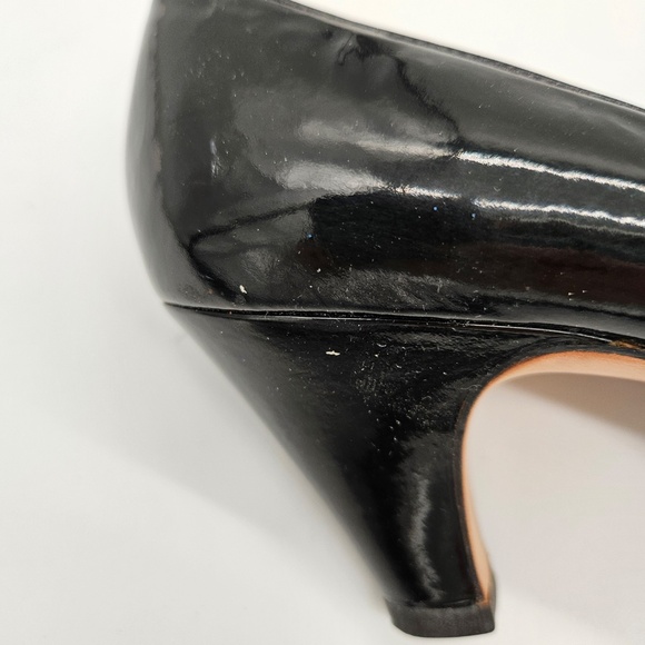 VTG Salvatore Ferragamo Black Patent Leather w/ Gold Metal Bows Pumps Size 5 - Picture 9 of 10
